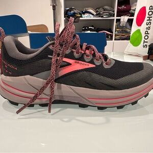 Brooks Women's Cascadia Trail Shoes - Black and Pink